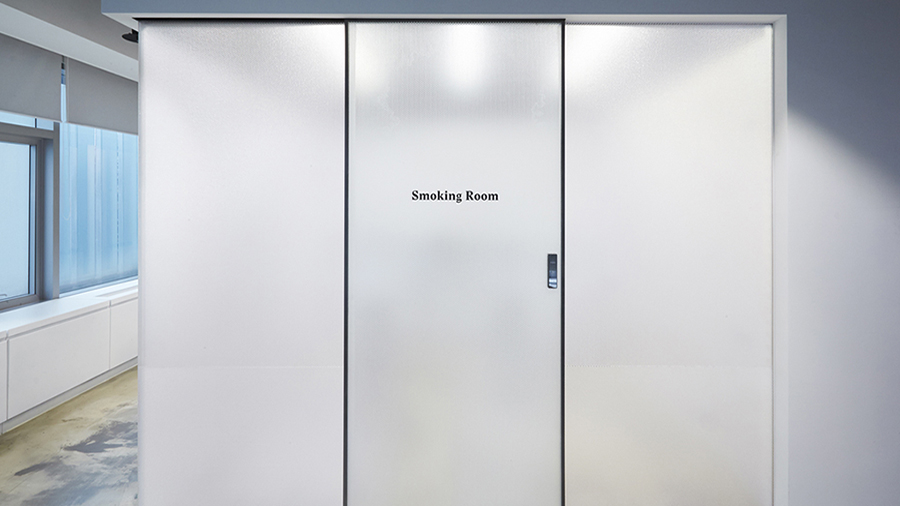 Smoking room