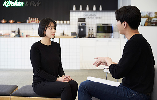 [현대카드·현대캐피탈 사람들] 스튜디오 블랙의 단발머리 그 소녀